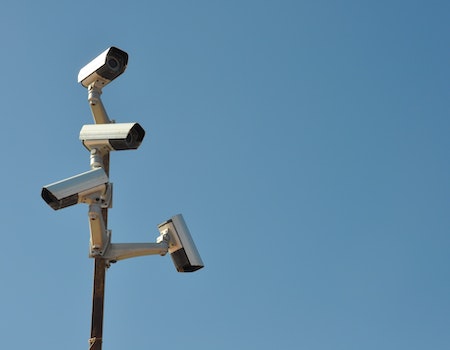 Vidéosurveillance professionnelle, pour entreprises et commerces. Vidéosurveillance, caméra de surveillance, vidéoprotection - @pexels-jürgen-jester-4497236